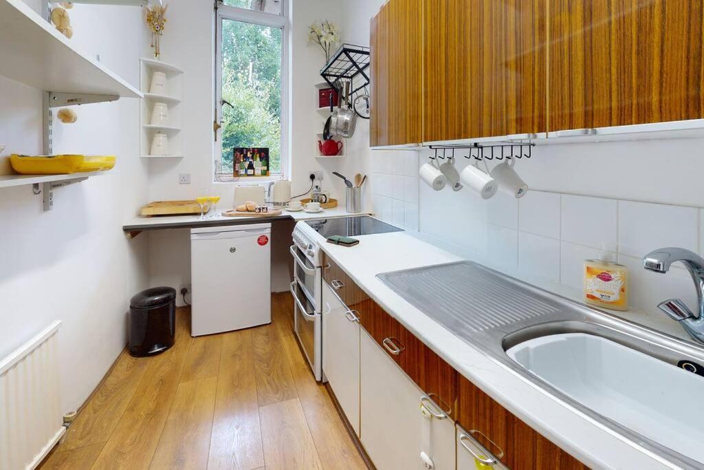 Spacious One Bedroom Flat West Hoathley Exteriör bild